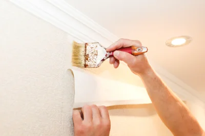 Pose de papier peint à Montaillou — revêtements muraux et toiles de verre